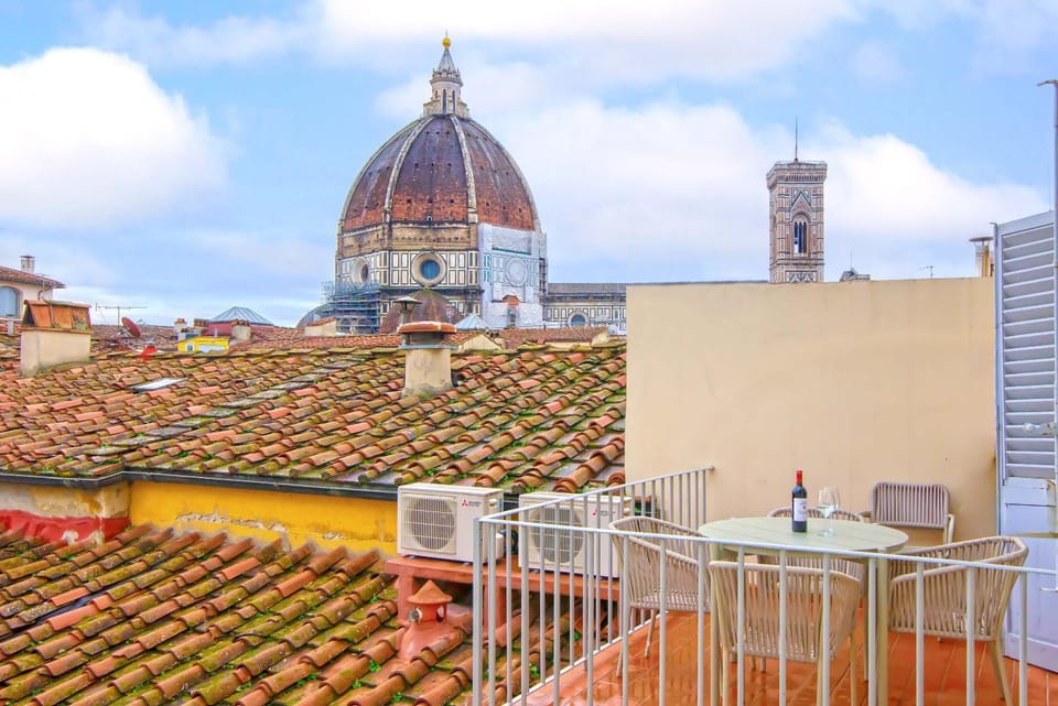 View (from property/room), Balcony/Terrace, City view