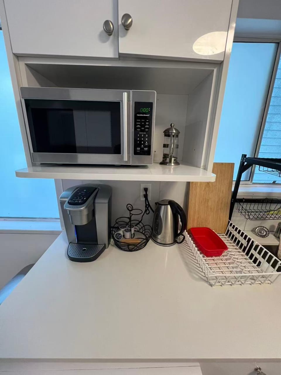 Coffee/tea facilities, microwave