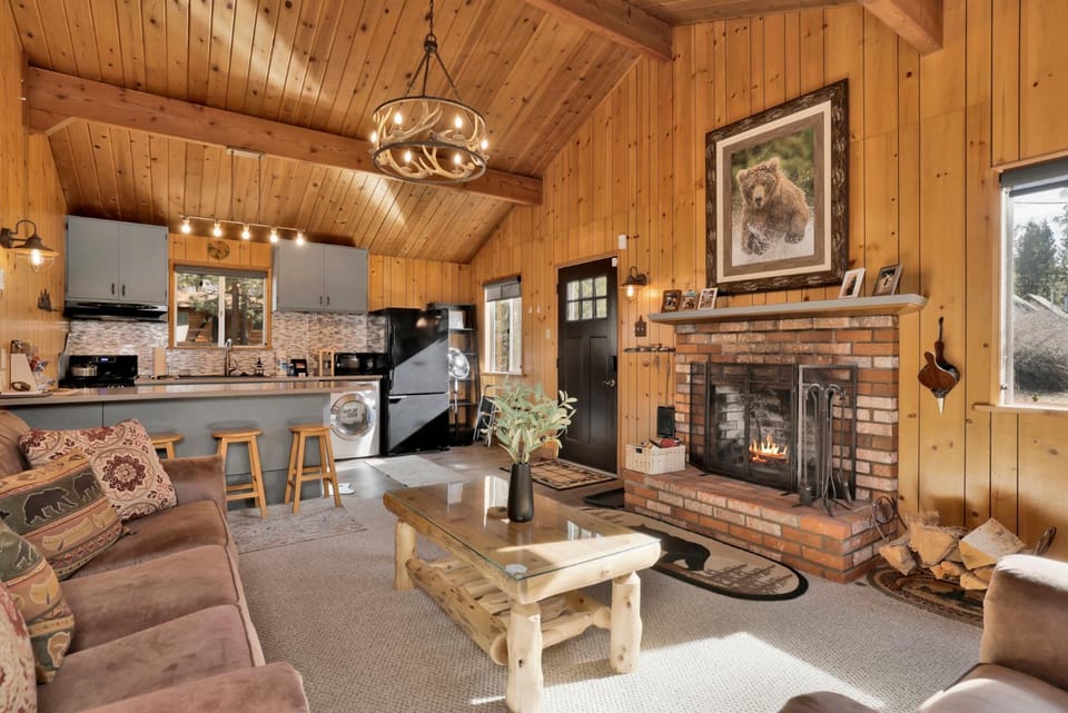 Sweet Dream Cabin on Dream Street | Walk to Alpine Slide, Dining, & Big Bear Fun Cabin in Big Bear