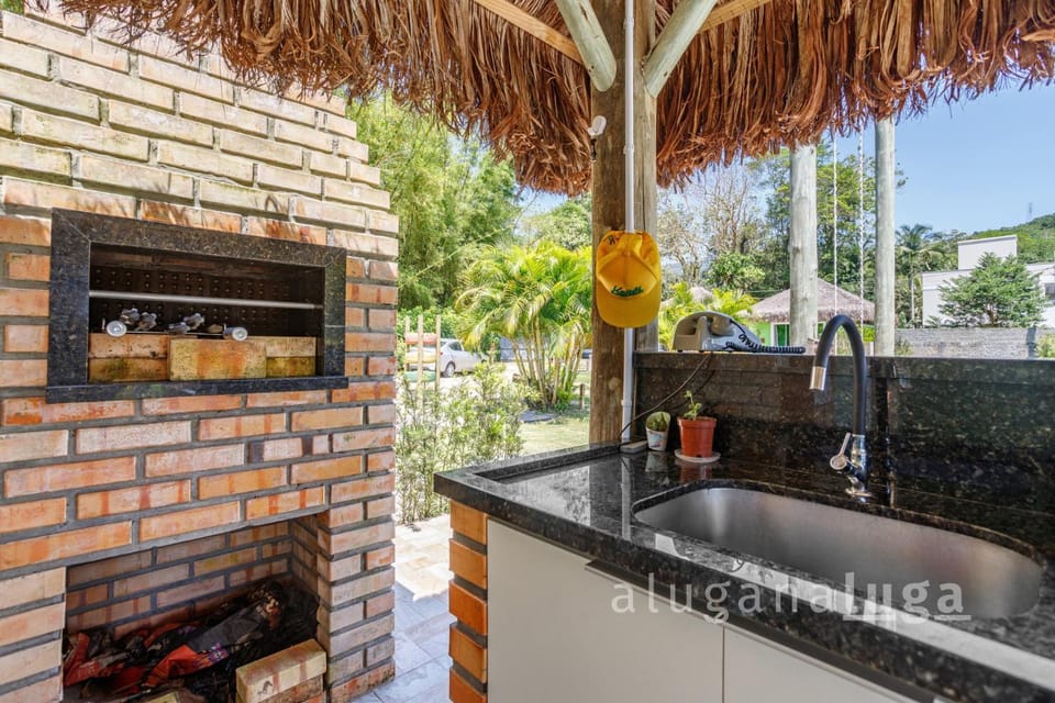 Complete Stay – Pool & BBQ Area House in Florianopolis