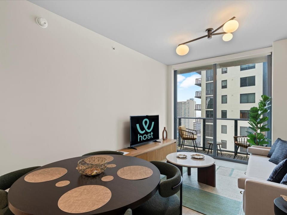 TV and multimedia, Living room, Seating area, Dining area