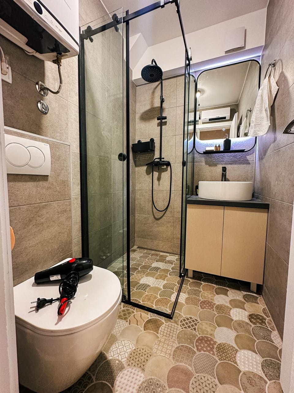 Shower, Toilet, Bathroom, Bath, towels