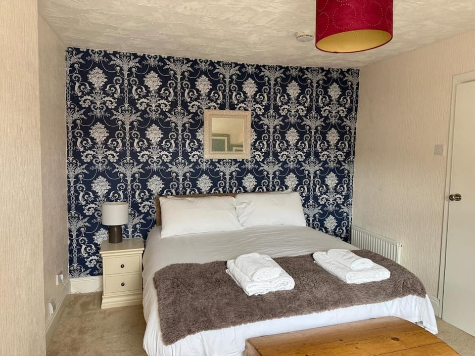Bed, Bedroom, towels, wardrobe