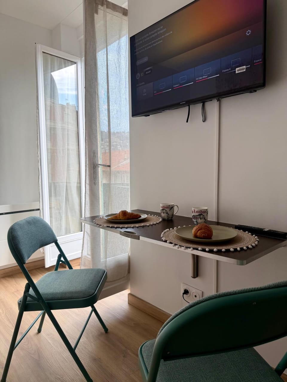 Seating area, Dining area