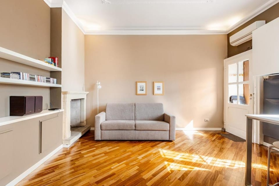 Communal lounge/ TV room, TV and multimedia, Living room, Seating area, Evening entertainment, air conditioner