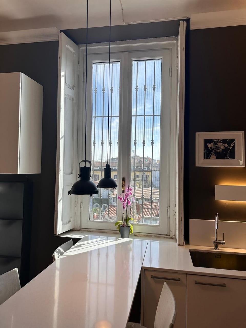 Kitchen or kitchenette, Dining area