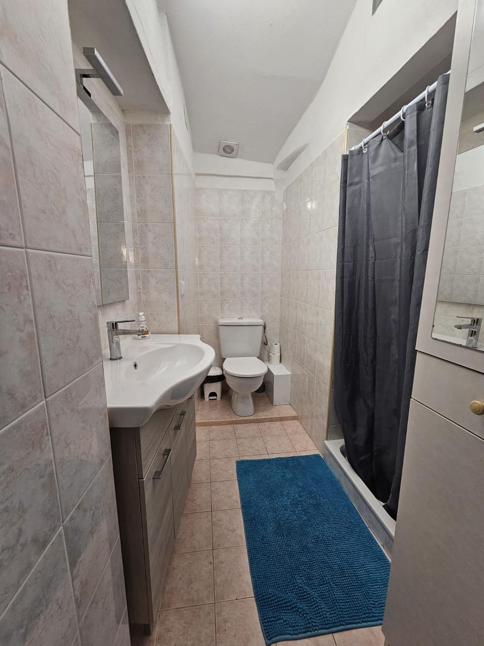 Shower, Toilet, Bathroom, towels