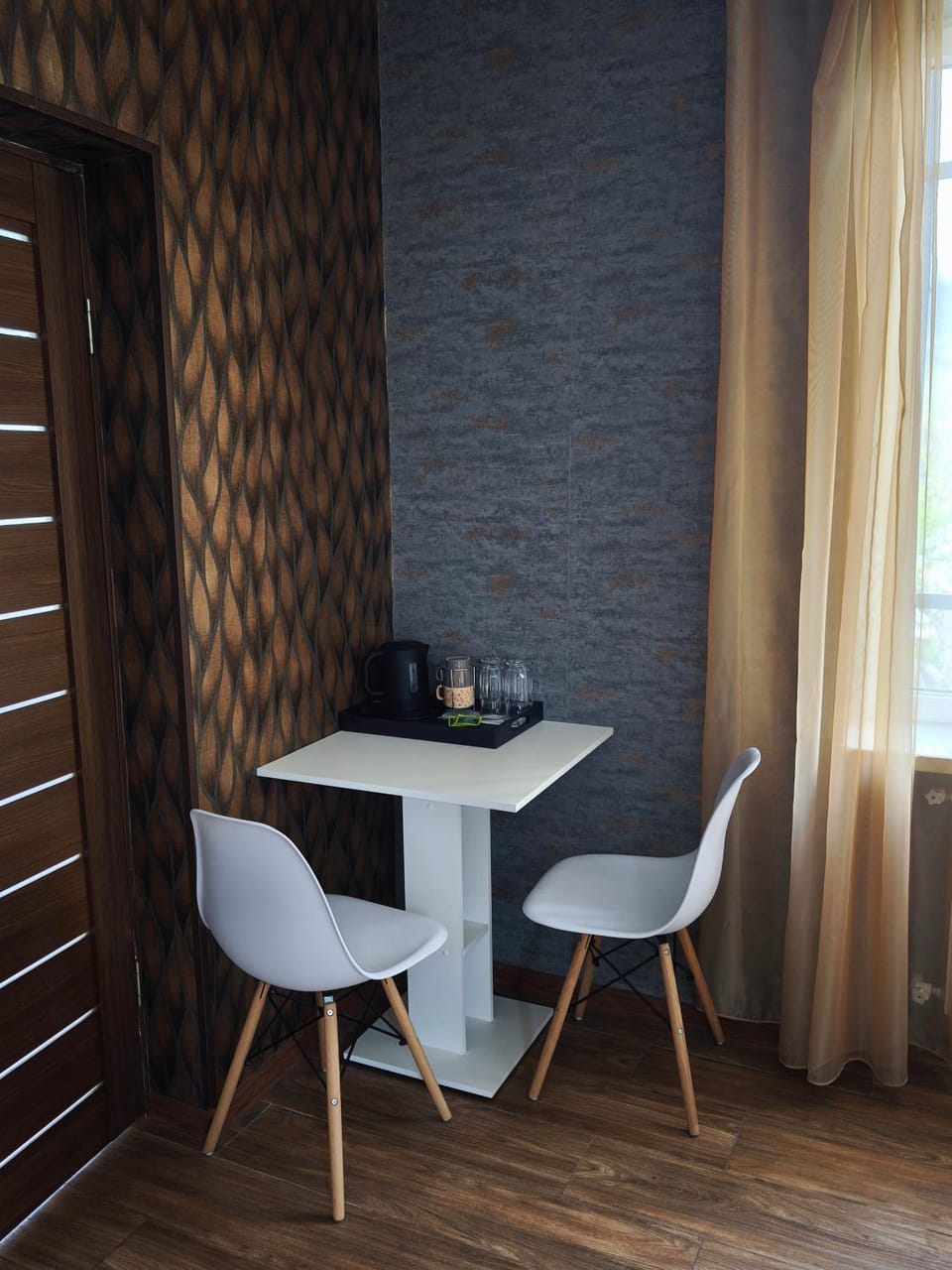 Seating area, Dining area