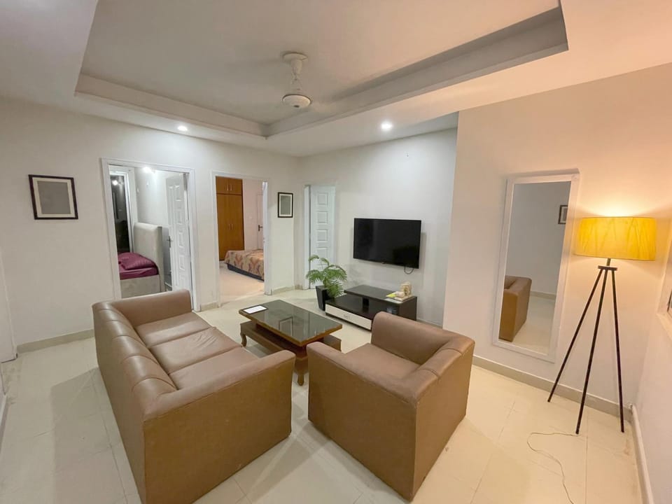 TV and multimedia, Living room, Seating area, Evening entertainment