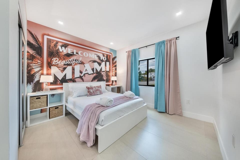 Luxury Miami Duplex - Sleeps 36 - 2 Hot Tubs House in Miami