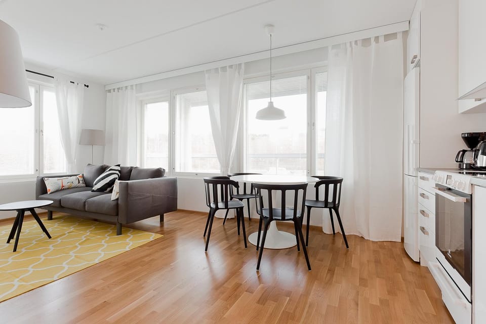 Coffee/tea facilities, Kitchen or kitchenette, Living room, Seating area, Dining area
