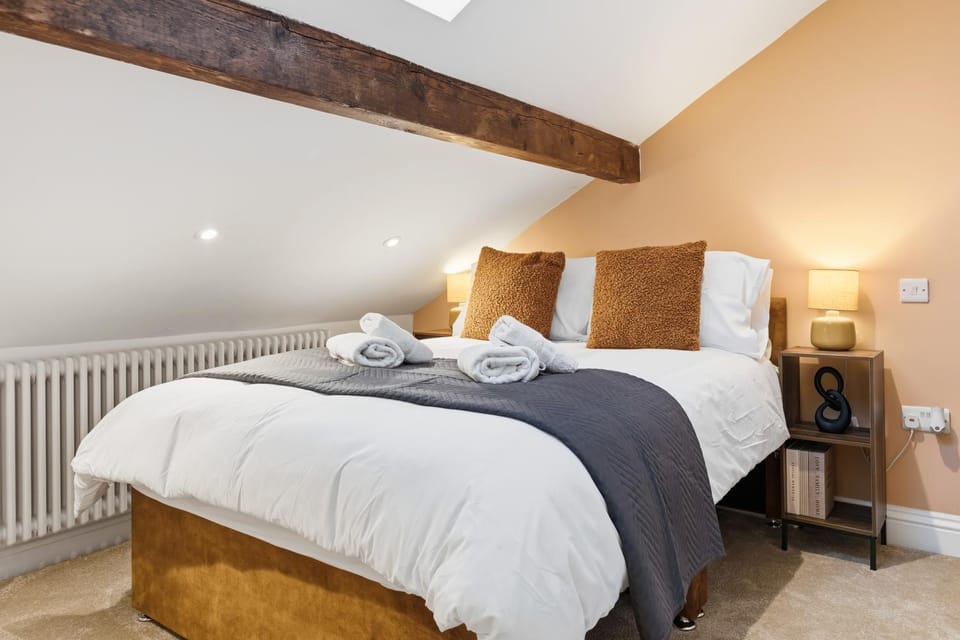 Bed, Photo of the whole room, Bedroom, internet, towels