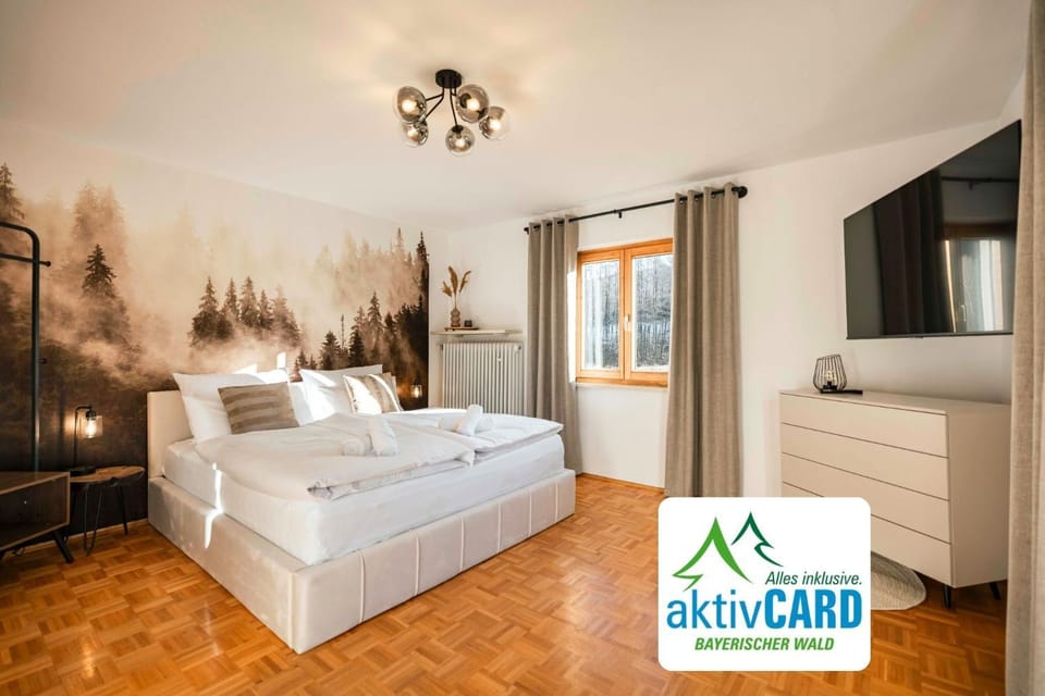 Bed, TV and multimedia, View (from property/room), View (from property/room), heating, heating, towels, towels, wardrobe