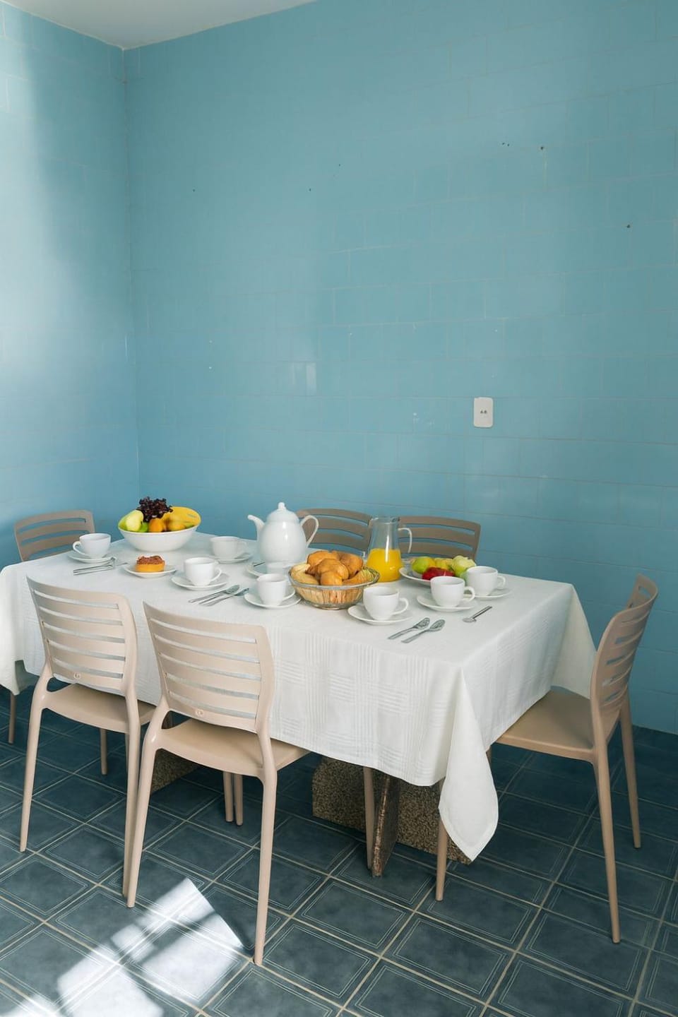Food and drinks, Dining area, Breakfast, Lunch, Dinner