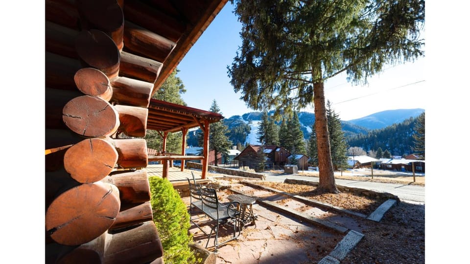 Property building, Patio, Day, Natural landscape, Garden, View (from property/room), Lake view, Mountain view