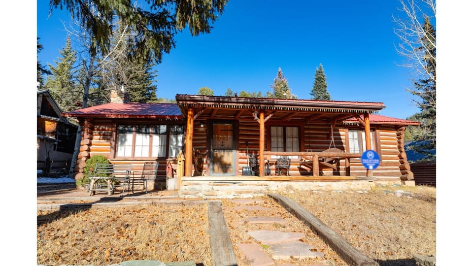 Property building, Patio, Day, Natural landscape, Autumn, Facility for disabled guests, Parking, acessibility