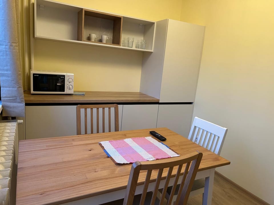 Living room, Seating area, oven