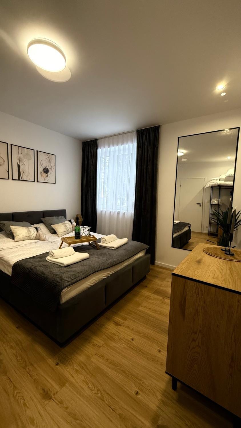 Bed, Photo of the whole room, Bedroom, towels