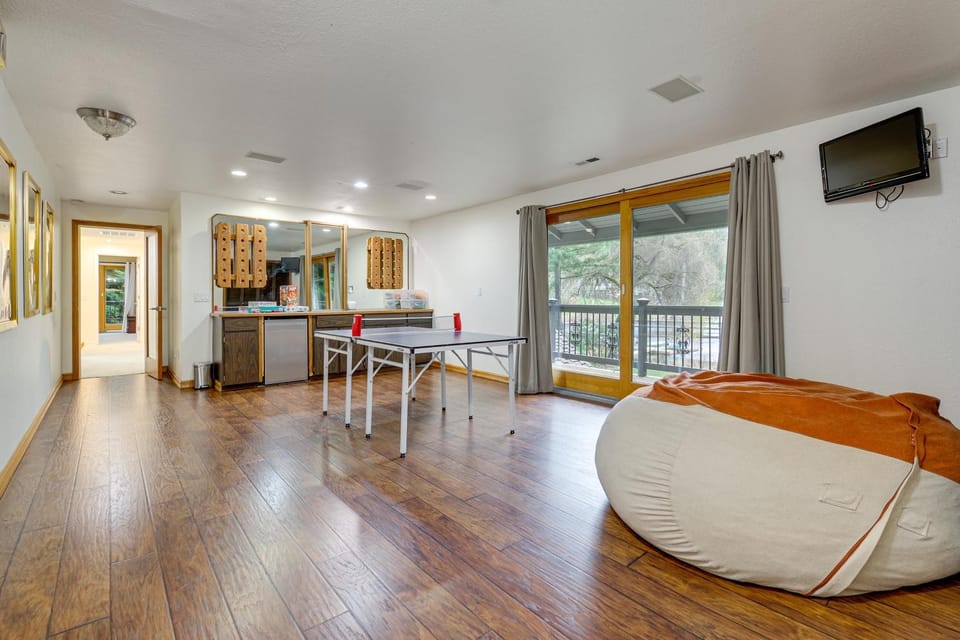 Lake-View Woodinville Retreat with Hot Tub and Theater House in Woodinville