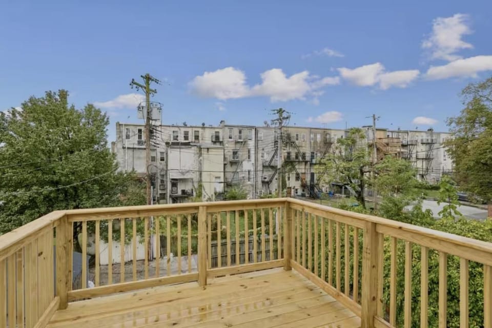 View (from property/room), Balcony/Terrace, City view, Quiet street view