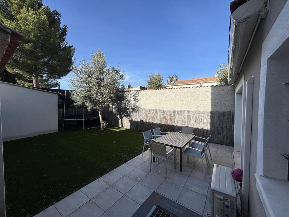Patio, Spring, Day, Garden, Balcony/Terrace, Dining area, Garden view
