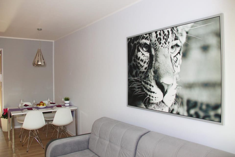 Living room, Decorative detail, Seating area, Dining area