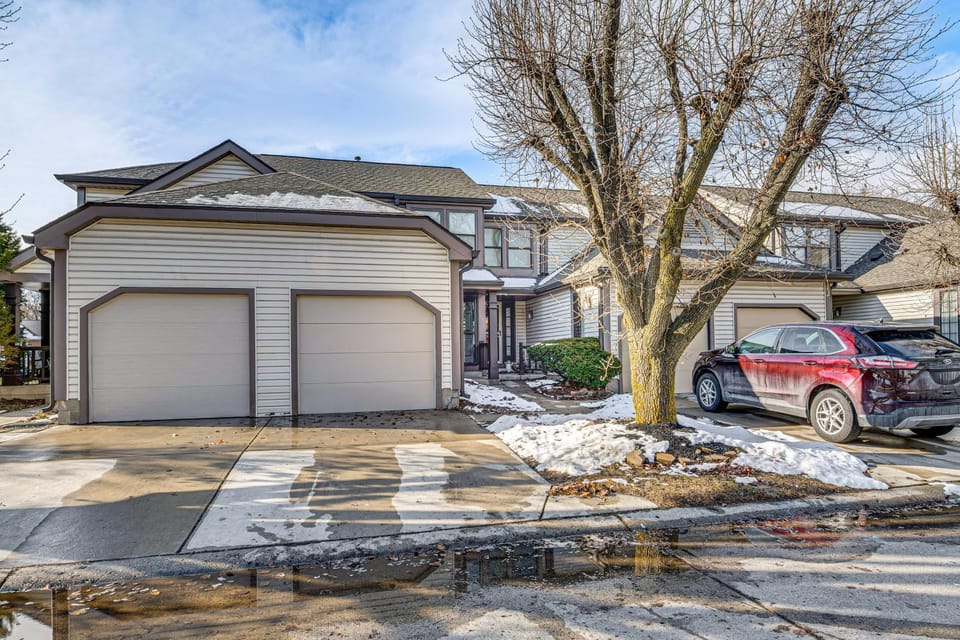 2 Mi to Castleton Square Mall! Quaint Condo House in Castleton