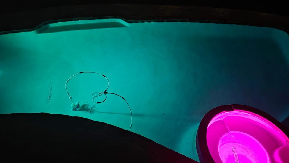 Hot Tub, Swimming pool