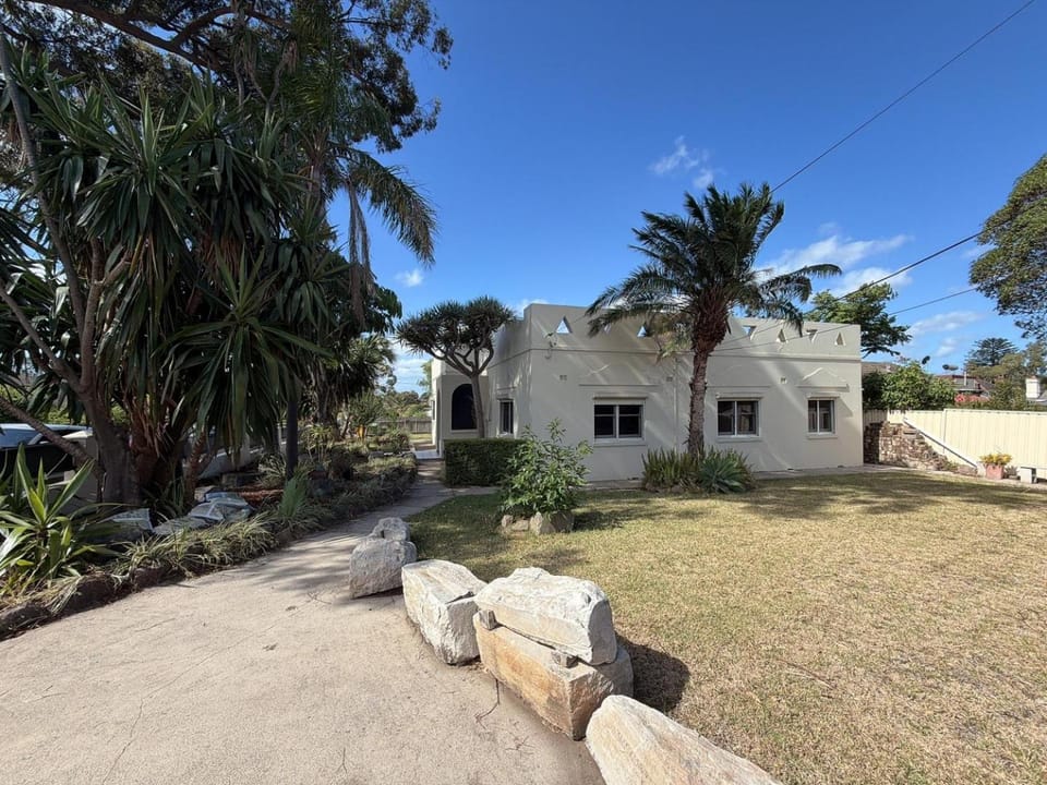 Burwood 4BR Family Home | Fast WiFi & Free Parking House in Sydney