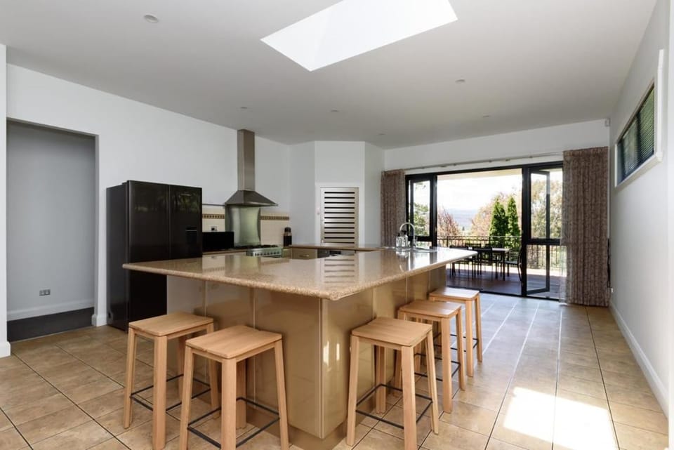Charm & Modern Comfort in East Launceston House in Launceston