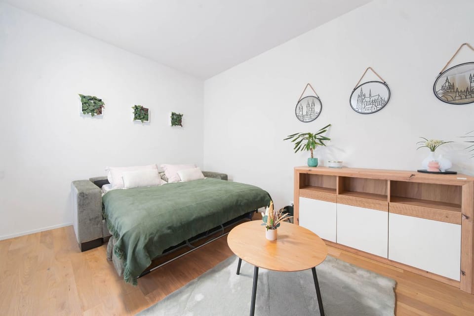 Bed, Living room