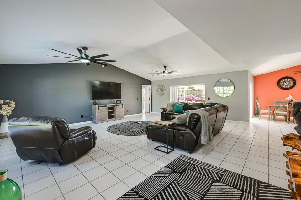 Private Hot Tub & Yard: Bright Bonita Springs Home House in Bonita Springs