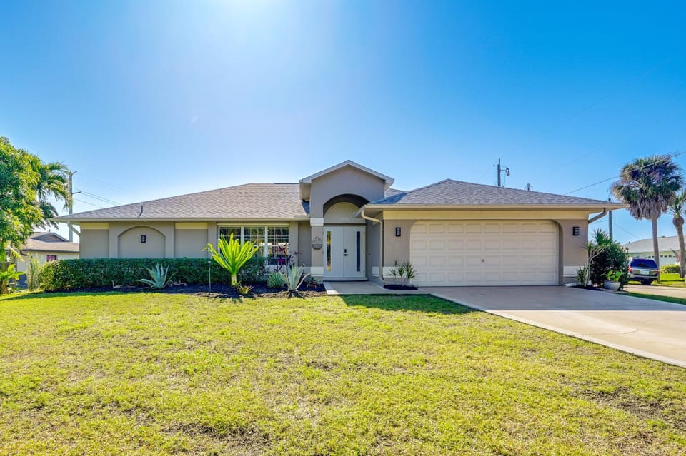 Private Hot Tub & Yard: Bright Bonita Springs Home House in Bonita Springs