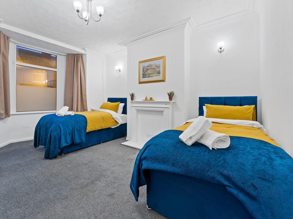 Bedroom, towels