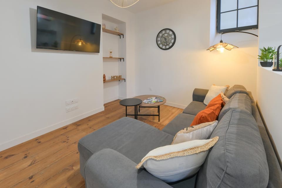 Communal lounge/ TV room, Living room, Seating area