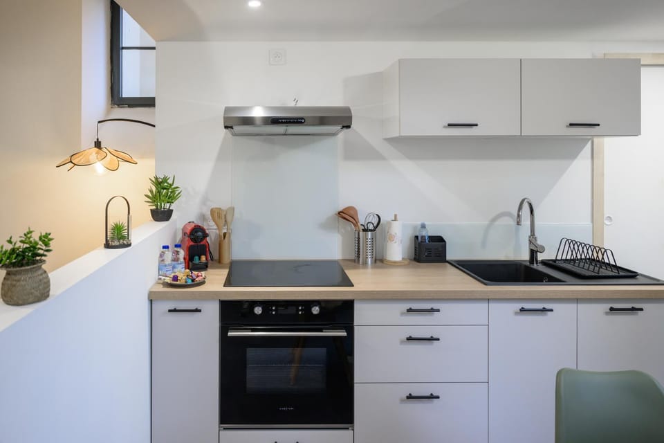 Kitchen or kitchenette