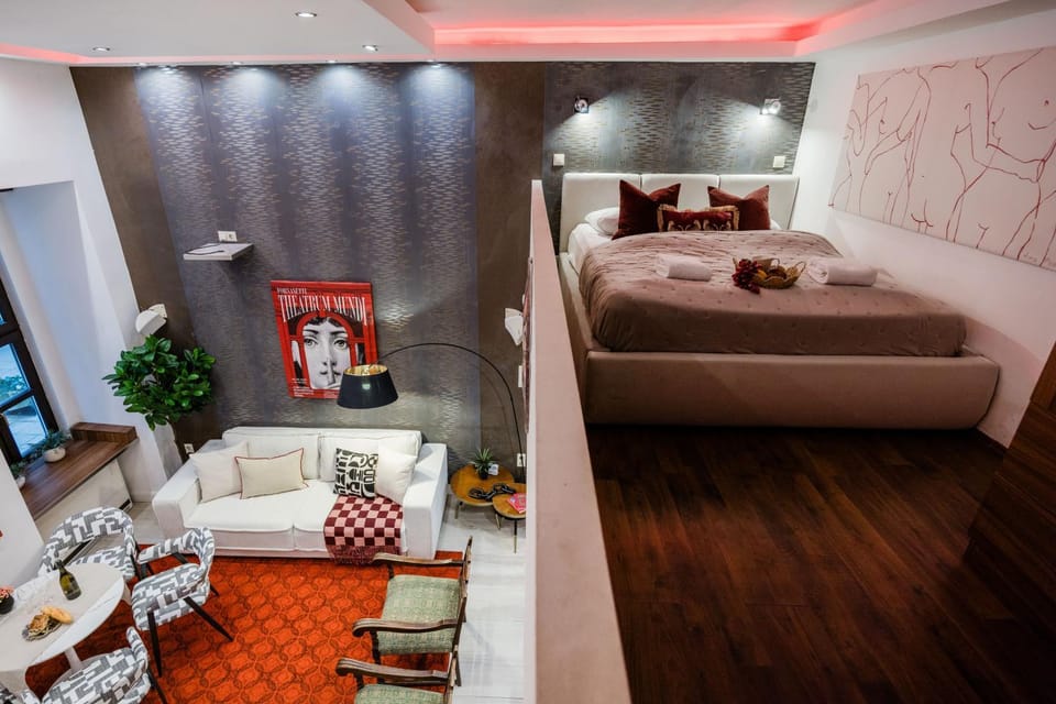 Historic Danube Luxury Chic Riverside Stay Suite Apartment in Budapest