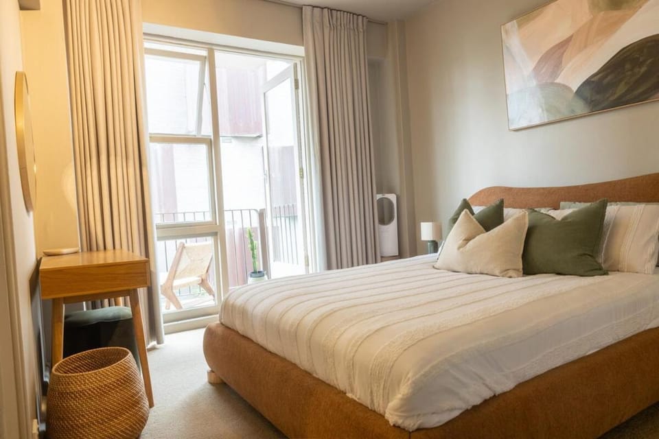 Potts Point Art Deco w Harbour & Skyline Views Apartment in Sydney