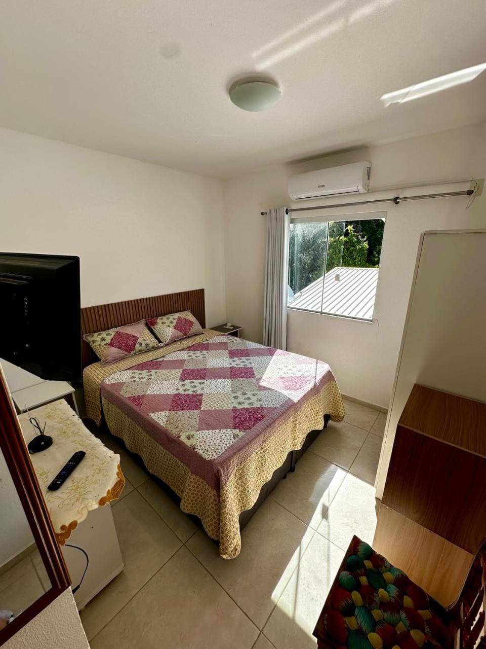 Bed, Bedroom, air conditioner