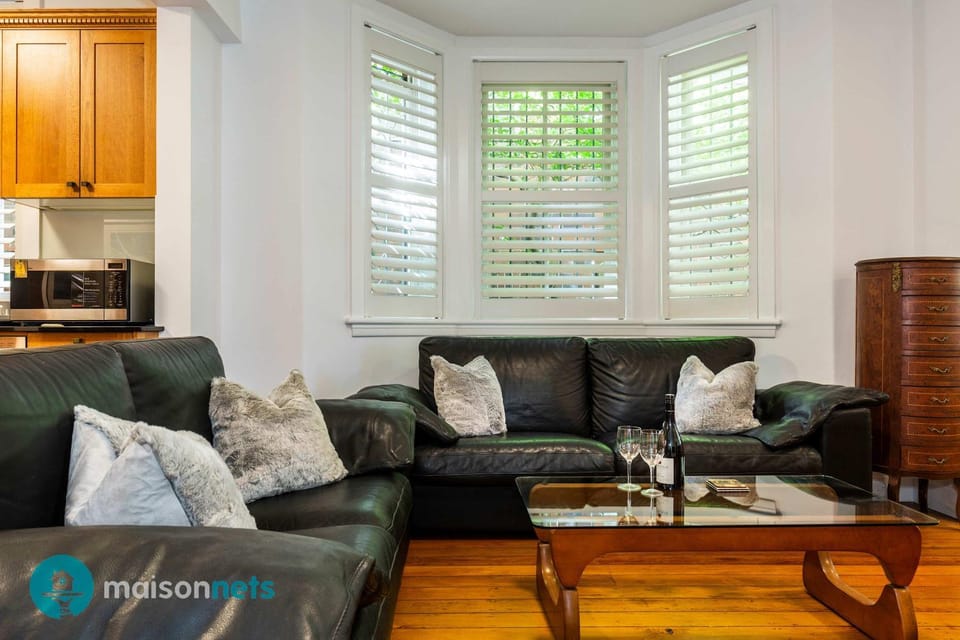 Art Deco Haven Near Bondi & Rose Bay Apartment in Sydney