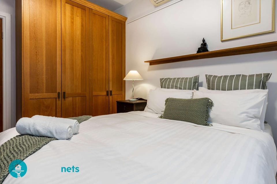 Art Deco Haven Near Bondi & Rose Bay Apartment in Sydney