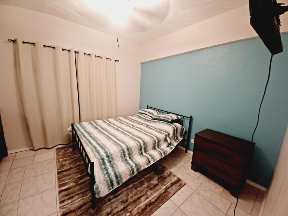 Bed, TV and multimedia, Bedroom