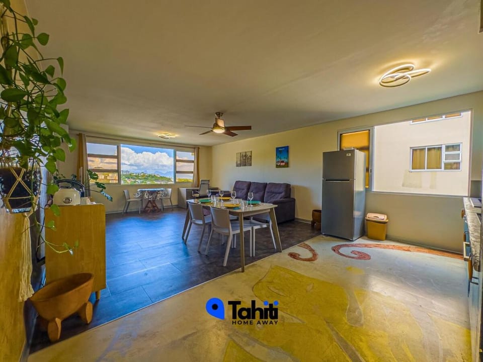 Loft Pic Rouge in upper Papeete w Moorea & sea view Apartment in Pape'ete