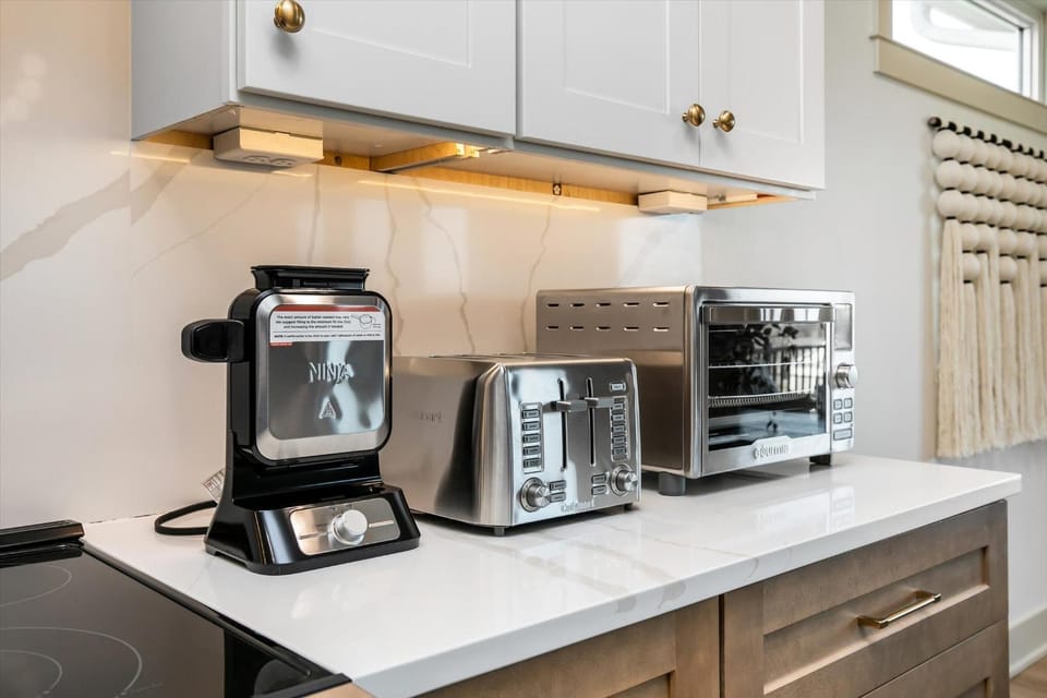 Kitchen or kitchenette, oven, toaster