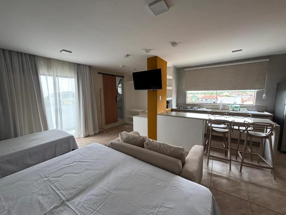 Bed, TV and multimedia, Kitchen or kitchenette, Photo of the whole room, Dining area, Bedroom