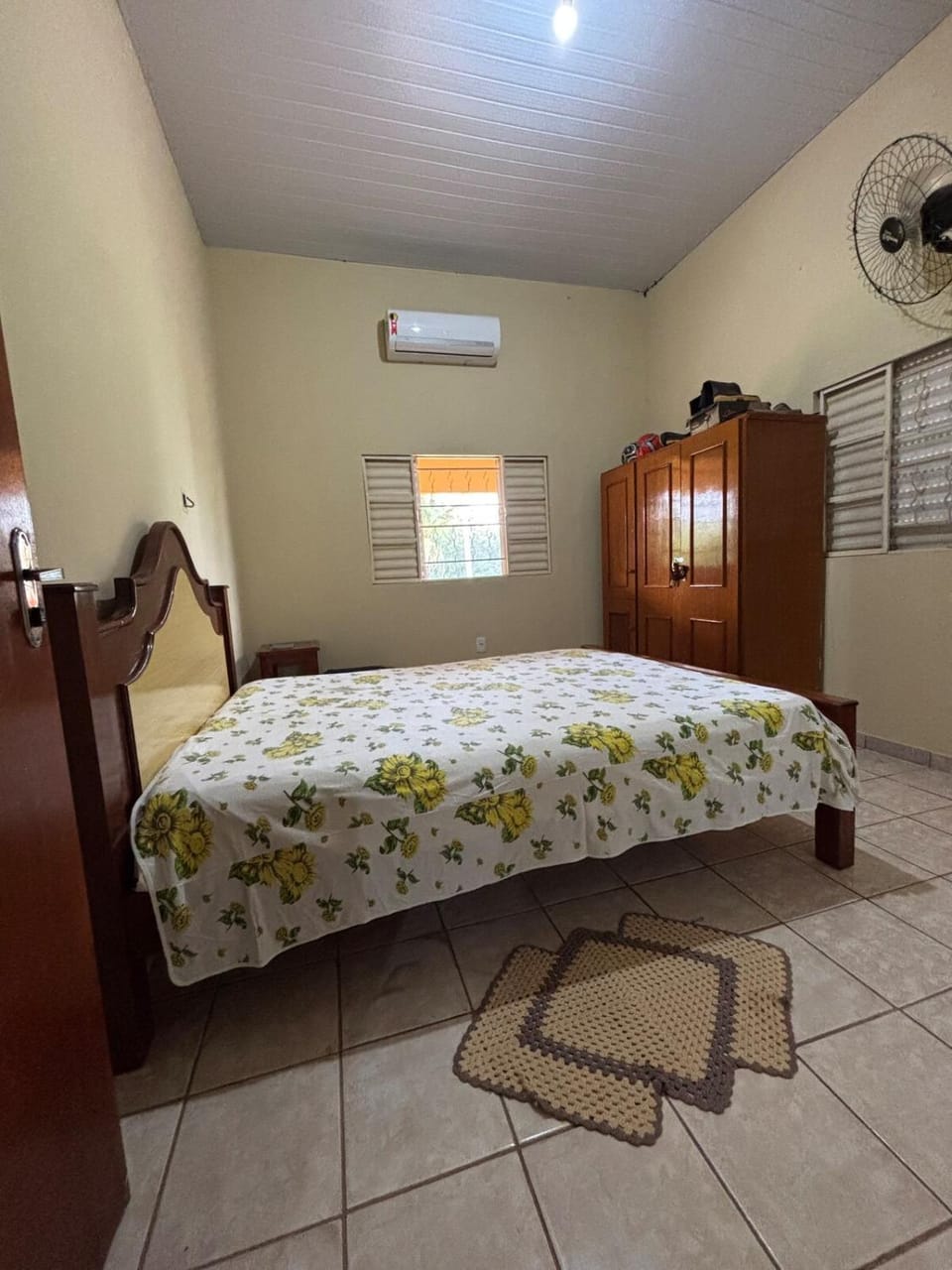 Bed, air conditioner