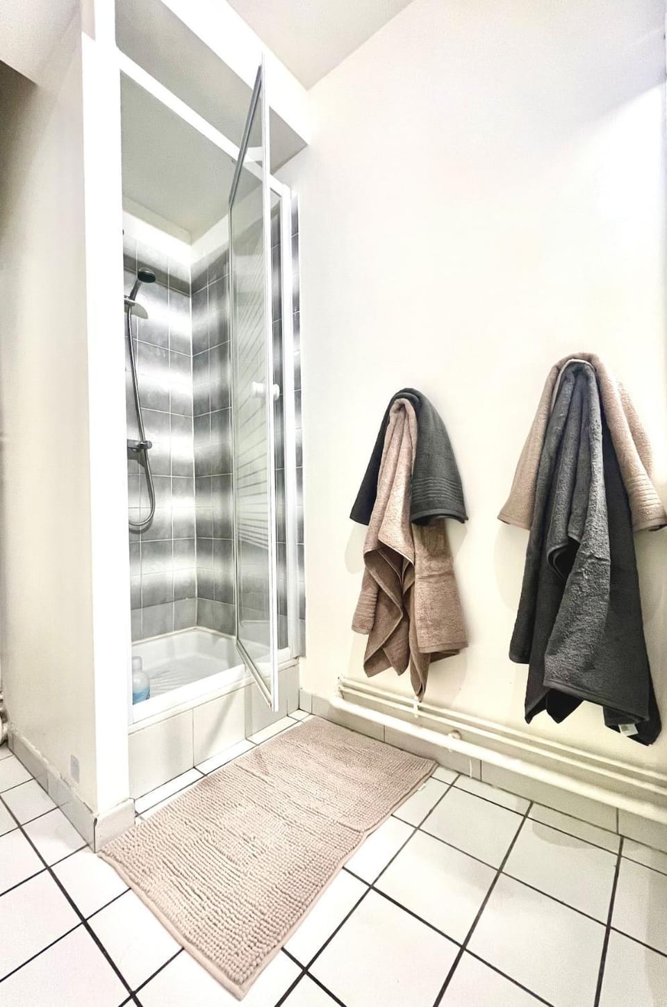 Shower, Bathroom, towels