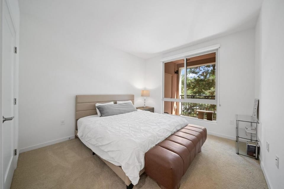 Elegant NEW 2BR - Getaway Saltwater Pools & Balcony Apartment in Laguna Hills