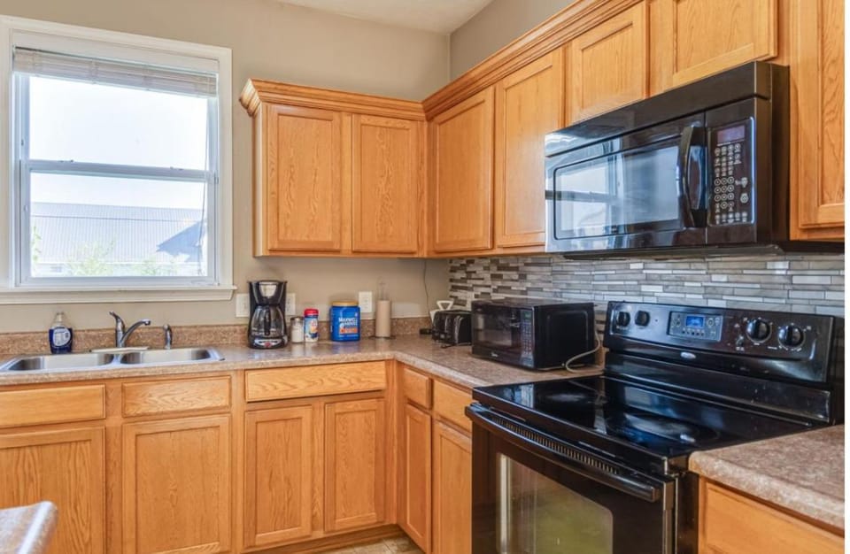 Charming 3 Bedroom Home House in Pike Township