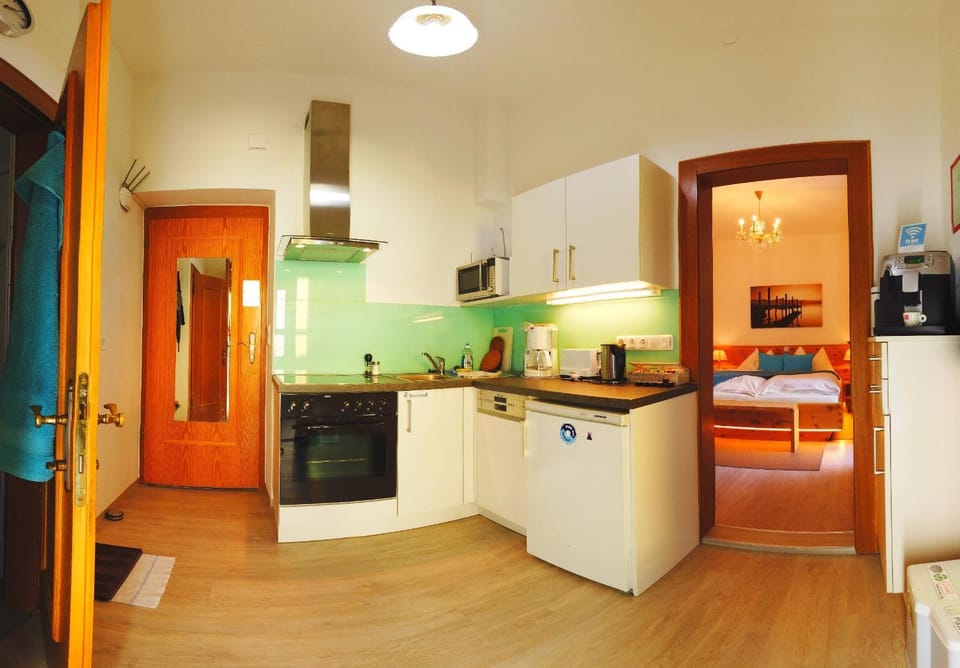 Coffee/tea facilities, Kitchen or kitchenette, Bedroom, dishwasher, stove, toaster, towels, kitchen